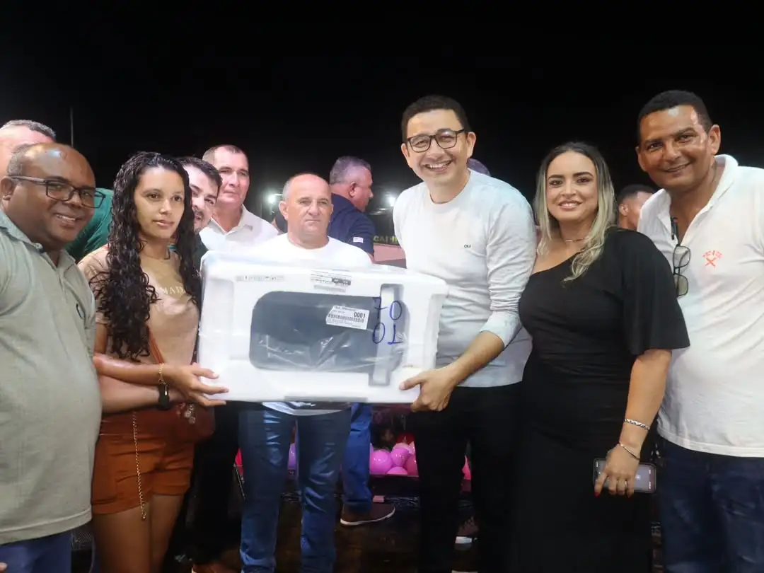 Foto 4 – ✅Vereadores prestigiaram o grande Show de Prêmios Mamãe Feliz em comemoração ao dia das mães