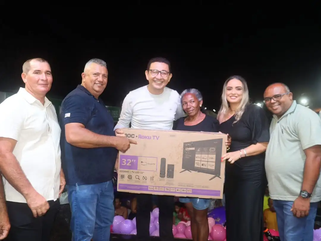 Foto 9 – ✅Vereadores prestigiaram o grande Show de Prêmios Mamãe Feliz em comemoração ao dia das mães