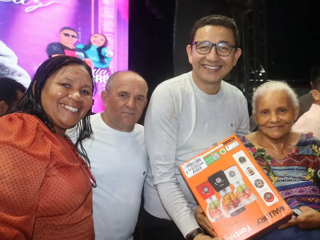 Foto 10 – ✅Vereadores prestigiaram o grande Show de Prêmios Mamãe Feliz em comemoração ao dia das mães